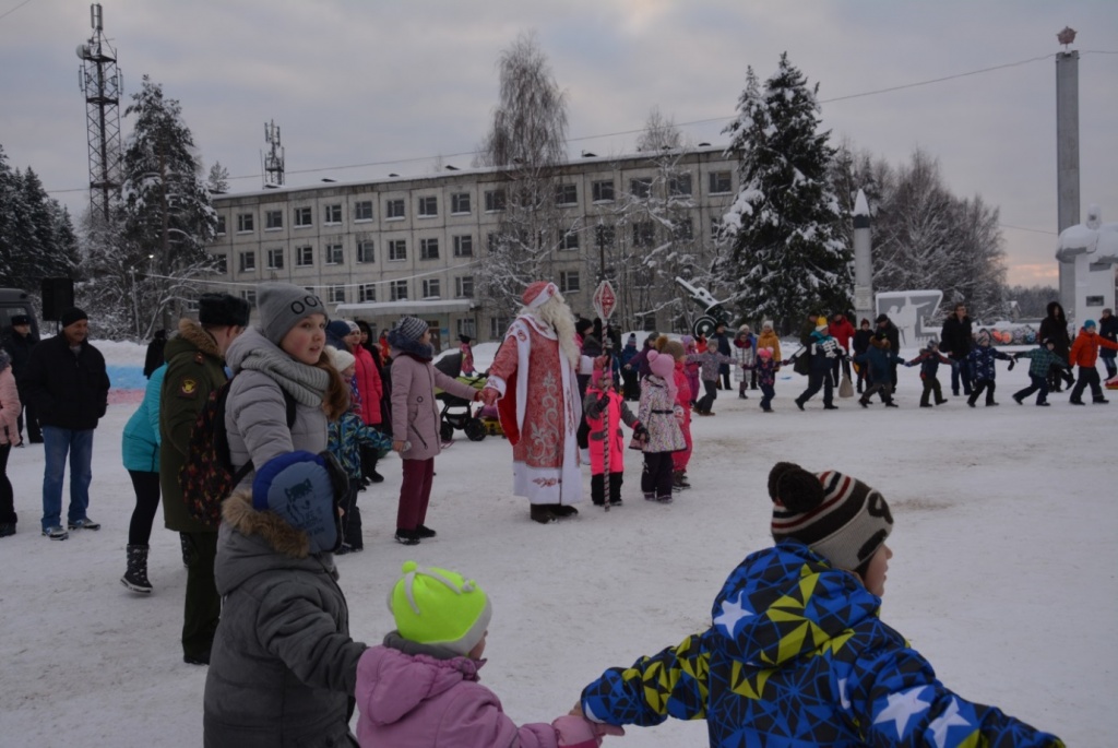 Зато первомайский. Зато Первомайский новый год. Зато Первомайский дед Мороз. Зато Первомайский конкурс дедов Морозов. Новый год Первомайский.